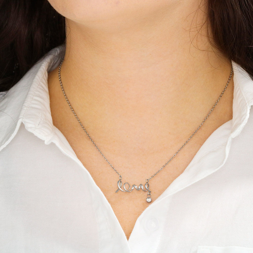 Collana con Scritta Love in Corsivo Elegante | Regalo Romantico per Lei